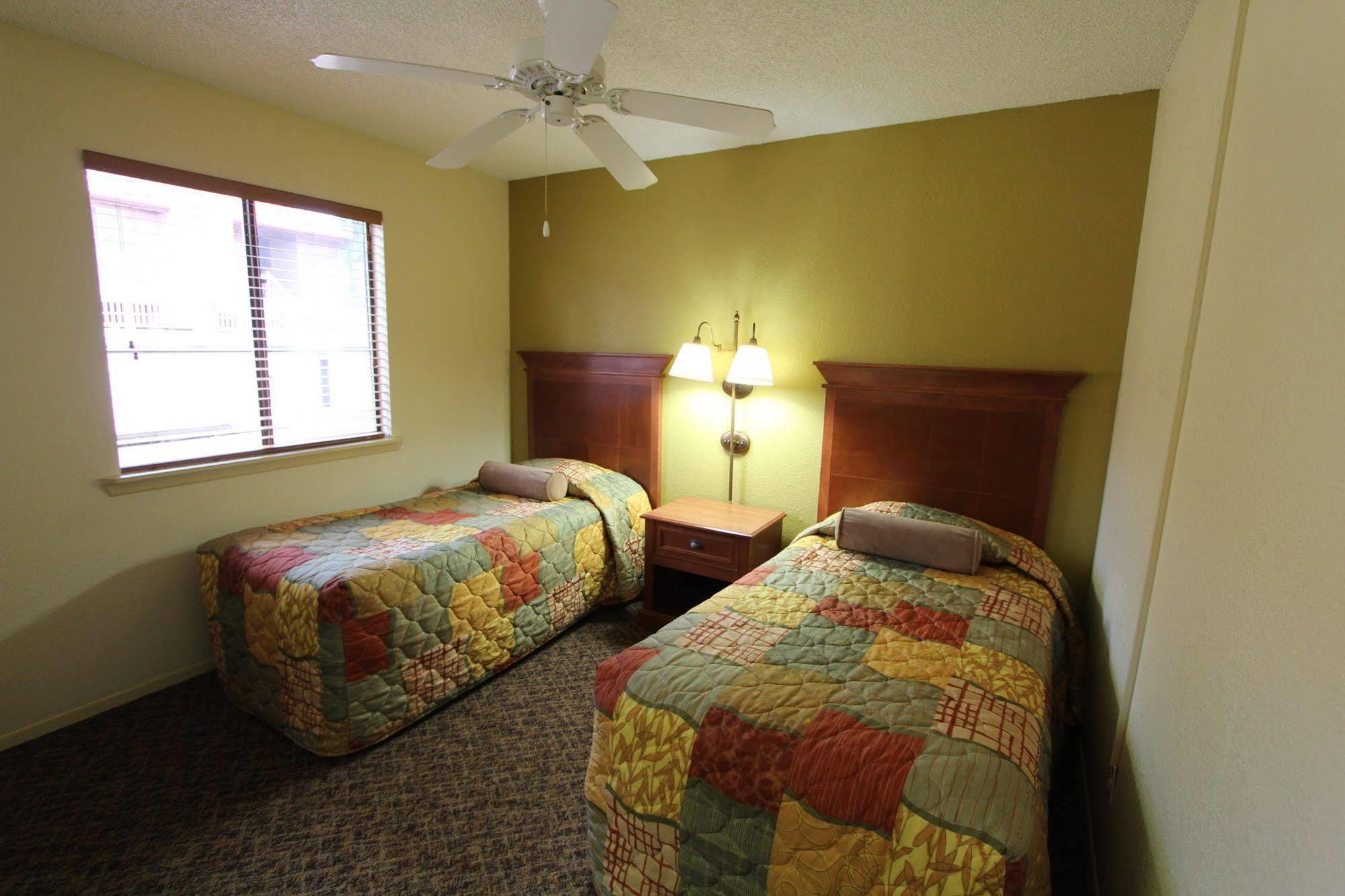 Crown Point Resort 2*