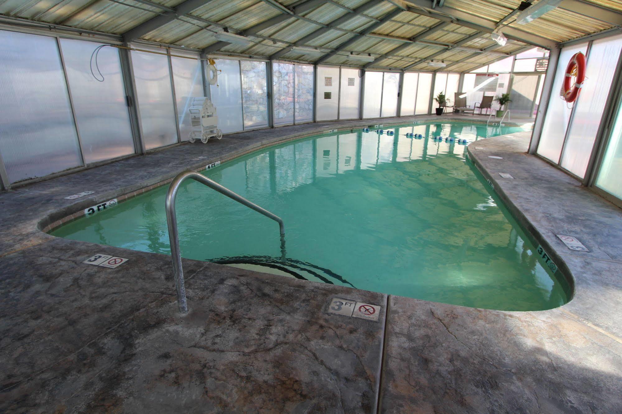 Crown Point Resort 2*